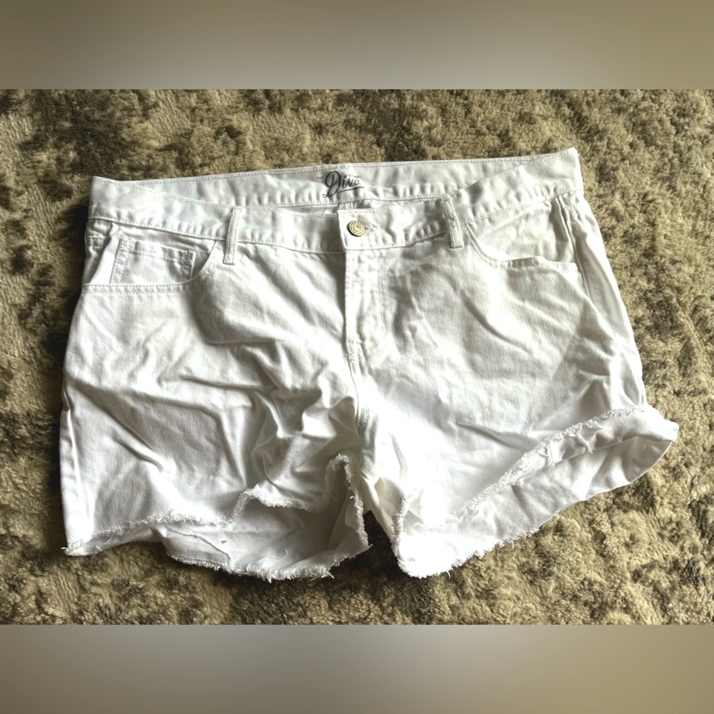 Women’s white cut off shorts